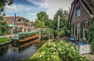 image n.4 of From Amsterdam: Giethoorn Sightseeing Tour and Canal Cruise activity in Amsterdam, uploaded by supplier