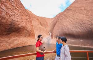Image N°4 de Uluru : visite des sites sacrés et coucher de soleil avec vin et plateau de fromage activité à Territoire du Nord, Australie, publiée par le prestataire