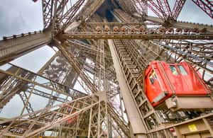 imagem n.4 de Paris: Acesso à Torre Eiffel por elevador e cruzeiro pelo Rio Sena atividade em Paris, carregada pelo fornecedor