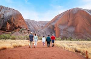 Image N°4 de Uluru : visite guidée à pied au lever du soleil avec petit déjeuner léger activité à Territoire du Nord, Australie, publiée par le prestataire