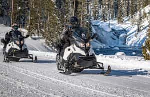 bilde nr.3 av Jackson: Snøscootertur til Old Faithful i Yellowstone aktivitet i Wyoming, lastet opp av leverandør