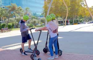 imagem n.3 de Barcelona: Visita guiada de scooter eléctrica aos pontos altos de Gaudí atividade em Barcelona, carregada pelo fornecedor