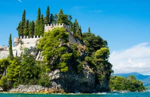 image n.3 of Sirmione: Scenic Afternoon Boat Cruise with Prosecco & Snack activity in San Felice del Benaco, uploaded by supplier