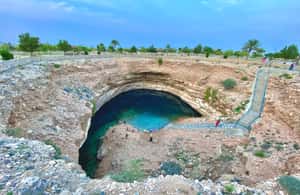 Immagine nº 3 di Da Mascate: tour di un'intera giornata di Wadi Shab e Bimmah Sinkhole attività a Regione al-Sharqiyya, caricata dal fornitore