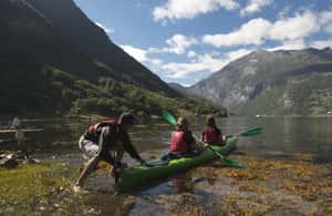 Bild Nr. 4 von Geiranger: Geführte Kajaktour im Geirangerfjord Aktivität in Møre og Romsdal, hochgeladen vom Anbieter
