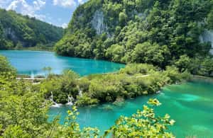 imagem n.4 de Zagreb: Visita guiada a Rastoke e aos Lagos Plitvice com ingresso atividade em Slunj, carregada pelo fornecedor