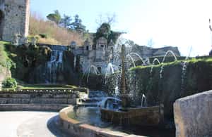 Image N°3 de Depuis Rome : Excursion d'une journée à la Villa D'Este et à la Villa Adriana avec déjeuner activité à Tivoli, Latium, publiée par le prestataire