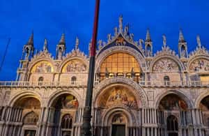 Venice: Guided Night Walking Tour & Saint Mark's Basilica
