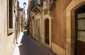 image n.4 of Guided tour of Ortigia with Fish Street Food at the market activity in Syracuse, uploaded by supplier