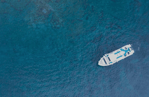 Bild Nr. 3 von Lanzarote: Puerto del Carmen & Puerto Calero Bootstransfer Aktivität in Puerto Calero, hochgeladen vom Anbieter