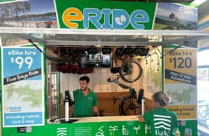 3. fotó – Waiheke-sziget: elektromos kerékpárkölcsönzés – program helye: Északi-sziget, feltöltötte a programszervező