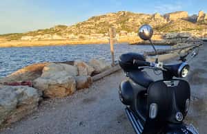 Image N°4 de Marseille : Location de motos électriques avec guide pour smartphone activité à Marseille, publiée par le prestataire