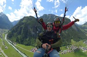 Bild Nr. 4 von Mayrhofen: Höhenflug über den Bergen von Mayrhofen Aktivität in Mayrhofen, hochgeladen vom Anbieter