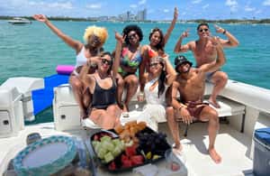 imagen n.º 4 de Miami: Excursión Privada en Yate de Alquiler con Champán y Snorkel actividad en Miami, subida por el proveedor