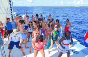 imagem n.3 de SAONA ISLAND: Barco Catamaran com Bar Aberto, Almoço e Mais... atividade em La Romana (Província), carregada pelo fornecedor
