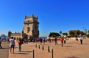 imagem n.4 de LISBOA: Passeios incríveis de Tuktuk com um guia local português atividade em Nazaré, Portugal, carregada pelo fornecedor