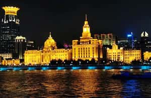 Image N°4 de Croisière nocturne sur le fleuve Shanghai : siège VIP et dîner authentique activité à Shanghaï, publiée par le prestataire