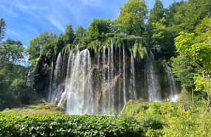 imagem n.3 de Zagreb: Visita guiada a Rastoke e aos Lagos Plitvice com ingresso atividade em Slunj, carregada pelo fornecedor