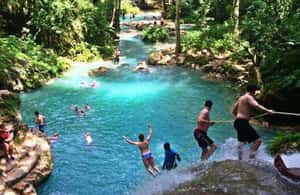 imagem n.3 de Montego Bay: Viagem ao Blue Hole, Secret Falls e Dunn's River Fall atividade em Jamaica, carregada pelo fornecedor