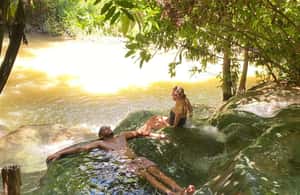 Image N°3 de Krabi : Visite du temple de la grotte du tigre, de la piscine d'émeraude et des sources d'eau chaude activité à Krabi, publiée par le prestataire