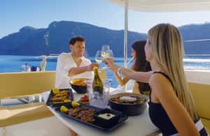 imagem n.3 de Cruzeiro Santorini Gold Catamaran com snorkel, churrasco e bar aberto atividade em Vlichada, carregada pelo fornecedor