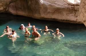 Immagine nº 3 di Muscat: Oasi di Wadi Bani Khalid e tour del deserto dell'Oman attività a Regione al-Sharqiyya, caricata dal fornitore
