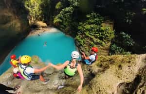 imagem n.4 de Cebu: Excursão de canyoning às cataratas de Kawasan com tirolesa atividade em Badian, carregada pelo fornecedor