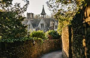 imagem n.3 de De Bristol: excursão de um dia às aldeias de Stonehenge e Cotswold atividade em Marlborough, carregada pelo fornecedor