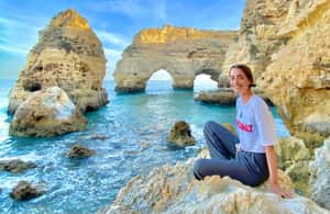 afbeelding n.4 van Vanuit Faro: Benagil, Marinha Beach, Algar Seco, 7 Valleys... activiteit in Praia do Carvoeiro, geüpload door aanbieder