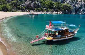 Antalya içindeki Antalya/Kemer: Çamur Banyolu Porto Genoese Tekne Turu etkinliğinin tedarikçi tarafından yüklenen 3 no'lu görseli