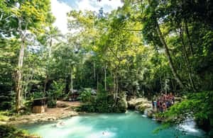 imagem n.3 de Ochos Rios: Dia inteiro em Dunn's River e Blue Hole com almoço atividade em Ocho Rios, carregada pelo fornecedor