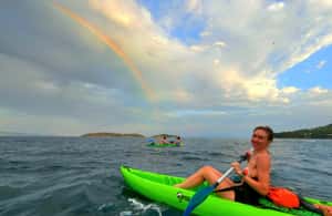imagen n.º 3 de Skiathos: Excursión guiada en kayak de mar con parada para nadar actividad en Ciudad de Skiathos, subida por el proveedor