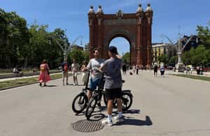 サプライヤーによってアップロードされた、バルセロナのバルセロナ：自転車またはeバイクツアー、主要観光スポットと現地の洞察の画像#3