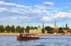 Bild Nr. 4 von Riga: Kanal- und Flussbootstour mit Getränk und Audioguide Aktivität in Riga, hochgeladen vom Anbieter