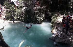 imagem n.3 de De Ocho Rios: Passeio pelo Blue Hole e Dunn's River Falls atividade em Ocho Rios, carregada pelo fornecedor