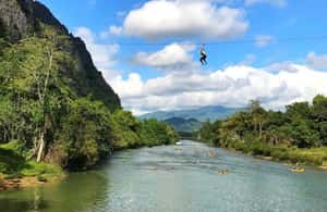 imagen n.º 3 de Desde Vientiane: Excursión a Vang Vieng con Kayak en Cuevas y Tirolina actividad en Vang Vieng, subida por el proveedor