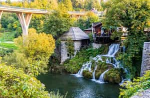 afbeelding n.3 van Vanuit Zagreb: Dagtrip Plitvice & Rastoke met gids en ticket activiteit in Slunj, geüpload door aanbieder