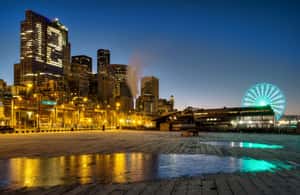 imagem n.3 de Seattle: Tour noturno panorâmico com Space Needle e Skywheel atividade em Seattle, carregada pelo fornecedor
