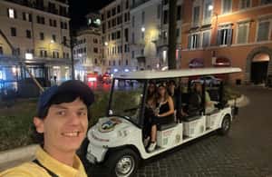 Image N°3 de Rome : Visite touristique nocturne en voiturette de golf privée et Aperitivo activité à Rome, publiée par le prestataire