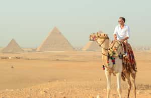 imagem n.4 de Giza Sunrise Pyramid Tour guiado com passeio de camelo e café da manhã atividade em Cairo, carregada pelo fornecedor