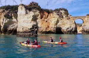 imagen n.º 3 de Lagos: tour guiado en kayak actividad en Lagos, Portugal, subida por el proveedor