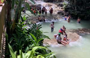 imagem n.4 de Falmouth: Dunn's River Falls e White River Tubing Combo atividade em Ocho Rios, carregada pelo fornecedor