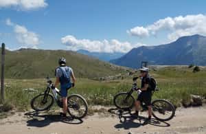 imaginea n.3 a activității Excursie cu bicicleta electrică în Sestriere de-a lungul Strada dell'Assietta, la 2.400 m altitudine în Sestriere, încărcată de organizator