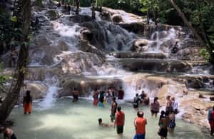 imagem n.3 de Falmouth: Dunn's River Falls e White River Tubing Combo atividade em Ocho Rios, carregada pelo fornecedor