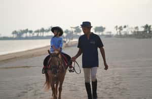 imagem n.4 de Abu Dhabi: Experiências de passeios a cavalo na Ilha Hudairiyat atividade em Abu Dhabi, carregada pelo fornecedor
