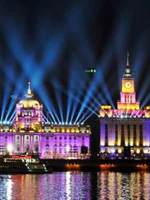 Image N°2 de Croisière nocturne sur le fleuve Shanghai : siège VIP et dîner authentique activité à Shanghaï, publiée par le prestataire