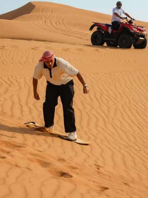サプライヤーによってアップロードされた、ドバイのドバイ：バギーで砂丘を駆け抜ける、サンドボーディング、ラクダ乗り＆ショーの画像#2