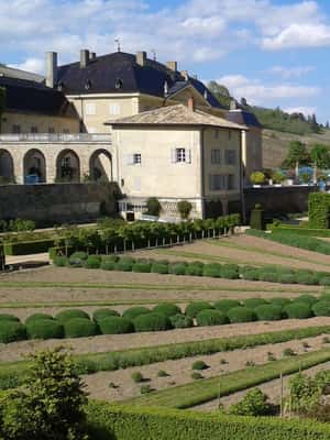 image n.2 of From Lyon : Beaujolais - Pérouges Full Day Shared Trip activity in Villefranche-sur-Saone, uploaded by supplier