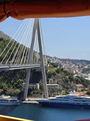 Immagine nº 2 di Dubrovnik: Bus Hop On Hop Off della città con 3 opzioni di tour attività a Dubrovnik, caricata dal fornitore