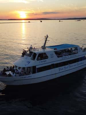 Bild Nr. 2 von Pula: Delfinbeobachtung & Sonnenuntergangskreuzfahrt mit Abendessen & Getränken Aktivität in Pula, Kroatien, hochgeladen vom Anbieter